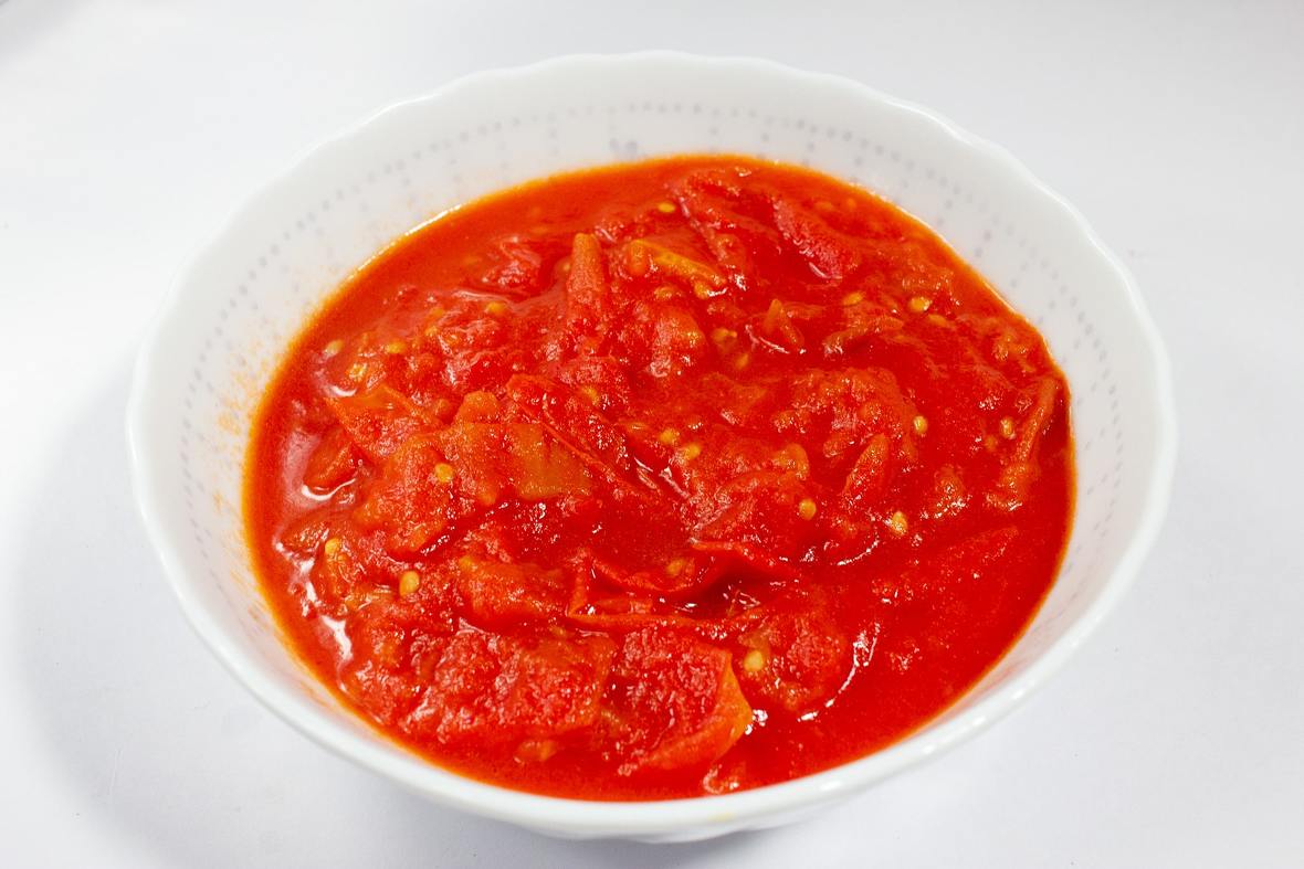 サンマルツァーノトマトは、加熱することで驚くほど旨味が凝縮されたソースが手軽に作れます。